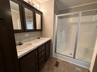Photo 5 of 8 of home located at 1927 Evergreen Lane Ypsilanti, MI 48198