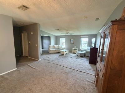 Photo 5 of 13 of home located at 644 Tulip Circle W Auburndale, FL 33823