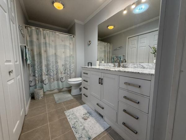 2005 ADRI H8483 Mobile Home