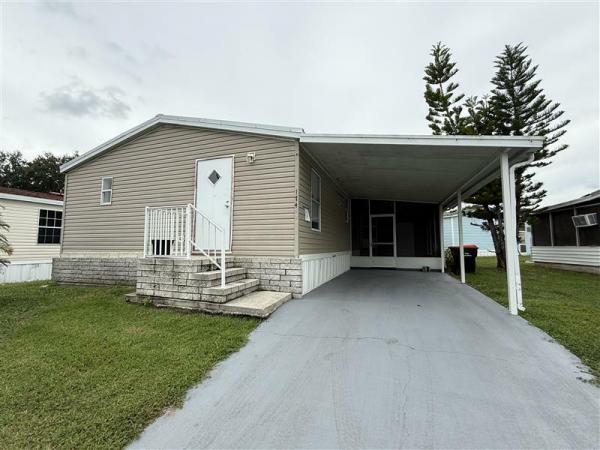 Photo 1 of 2 of home located at 174 Imperial Dr NE Mulberry, FL 33860