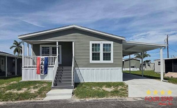 Photo 1 of 2 of home located at 900 9th Ave E Palmetto, FL 34421
