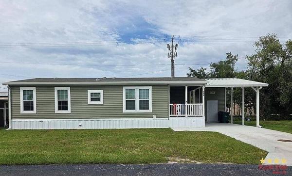 Photo 1 of 2 of home located at 900 9th Ave E Palmetto, FL 34221