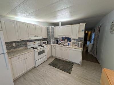 Photo 4 of 8 of home located at 570 57th Avenue West Unit 83 Bradenton, FL 34207