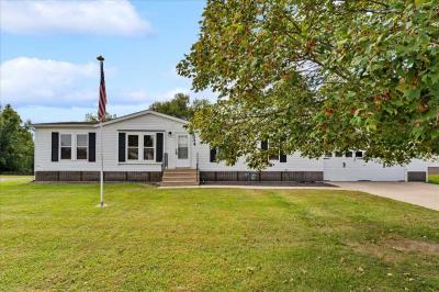 Photo 2 of 33 of home located at 2534 Oak Park Dr Belleville, IL 62221