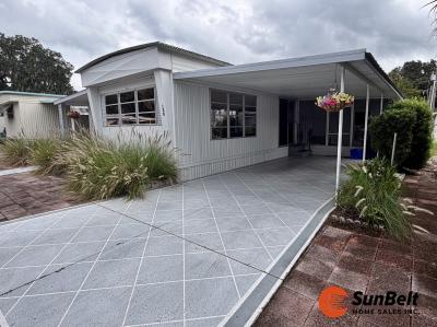 Photo 2 of 26 of home located at 136 Sycamore Drive Tavares, FL 32778