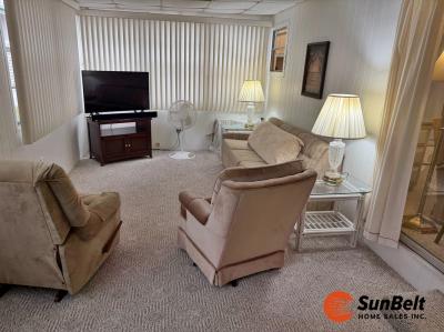 Photo 4 of 26 of home located at 136 Sycamore Drive Tavares, FL 32778
