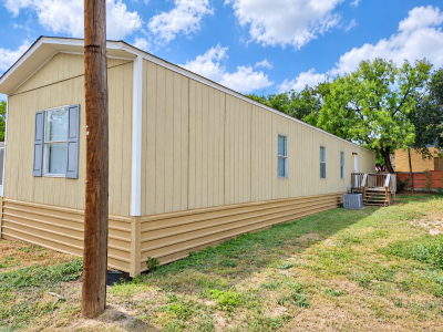 Photo 2 of 12 of home located at 2501 Martin Luther King Dr #721 San Angelo, TX 76903