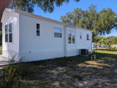 Photo 4 of 8 of home located at 26125 Us Hwy 27 #94 Leesburg, FL 34748