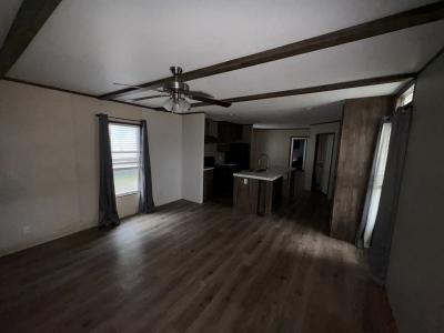 Photo 5 of 22 of home located at 22084 Interstate 10 Vidor, TX 77662