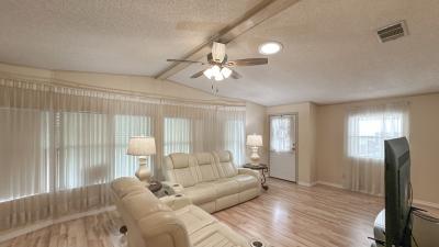 Photo 3 of 18 of home located at 813 E Norman St Lady Lake, FL 32159