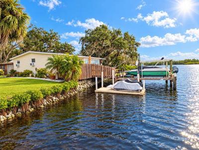 Mobile Home at 2704 Muddy Creek Ln Ruskin, FL 33570