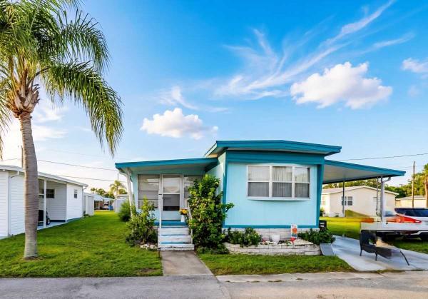 Photo 1 of 2 of home located at 16416 Us 19 N Clearwater, FL 33764