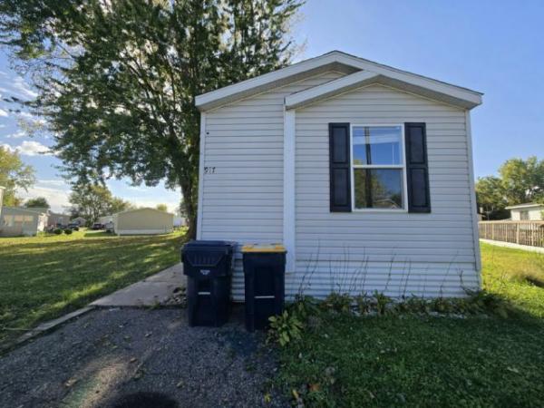 Photo 1 of 2 of home located at 917 Hamlet Circle Lakeville, MN 55044