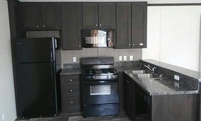 Mobile Home at 608 Maple Ln. Lot B04 Columbus, MI 48063