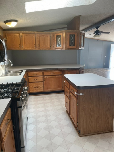 Photo 4 of 14 of home located at 22016 Castelle Dr, #160 Romulus, MI 48174