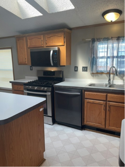 Photo 5 of 14 of home located at 22016 Castelle Dr, #160 Romulus, MI 48174