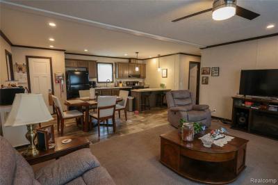 Photo 3 of 11 of home located at 79 Woodridge Ct White Lake, MI 48386