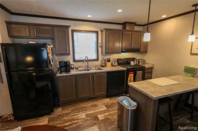 Photo 4 of 11 of home located at 79 Woodridge Ct White Lake, MI 48386