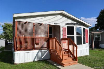 Mobile Home at 2370 N Dundee Ct Highland, MI 48357
