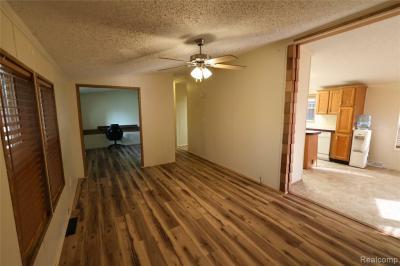 Photo 2 of 8 of home located at 2370 N Dundee Ct Highland, MI 48357