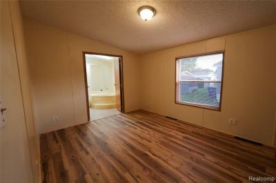 Photo 4 of 8 of home located at 2370 N Dundee Ct Highland, MI 48357
