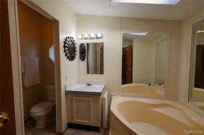 Photo 5 of 8 of home located at 2370 N Dundee Ct Highland, MI 48357