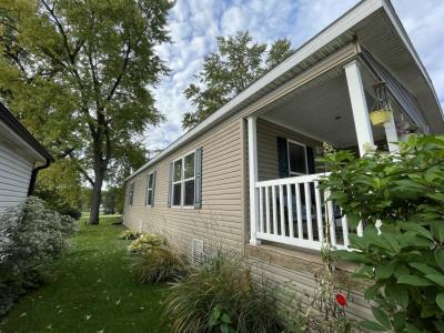 Photo 2 of 20 of home located at 173 Northshore Road Elgin, IL 60123
