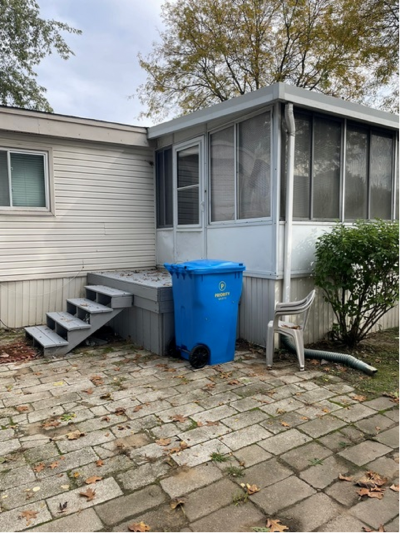 Photo 2 of 12 of home located at 27602 Versailles Ln, #542 Romulus, MI 48174