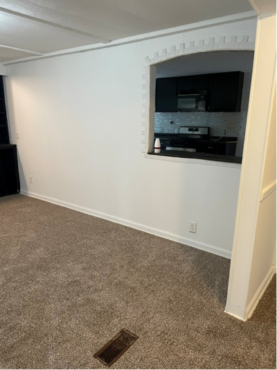 Photo 3 of 12 of home located at 27602 Versailles Ln, #542 Romulus, MI 48174