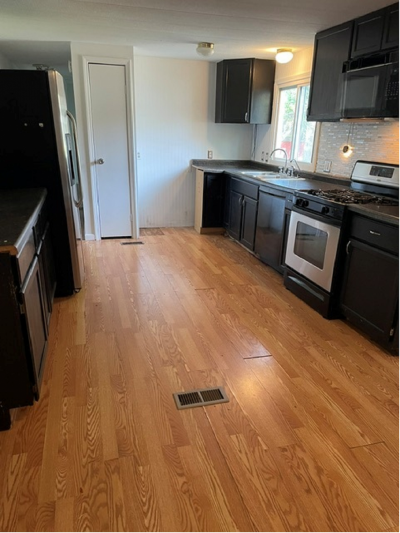 Photo 5 of 12 of home located at 27602 Versailles Ln, #542 Romulus, MI 48174