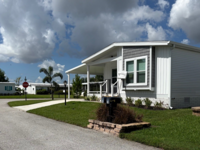 Photo 4 of 13 of home located at 48 NE Village Lane Jensen Beach, FL 34957