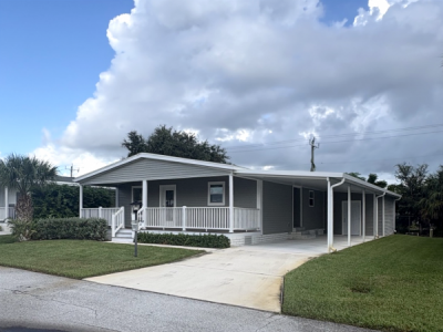 Photo 3 of 17 of home located at 37 NE Village Lane Jensen Beach, FL 34957