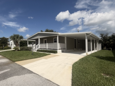 Photo 4 of 17 of home located at 37 NE Village Lane Jensen Beach, FL 34957