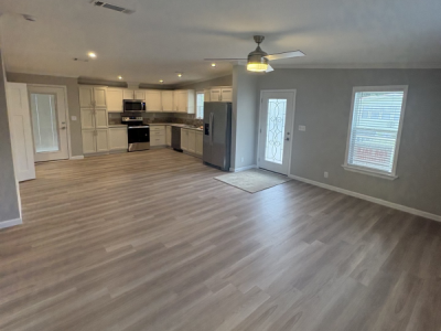 Photo 5 of 17 of home located at 37 NE Village Lane Jensen Beach, FL 34957