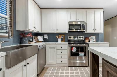 Photo 4 of 10 of home located at 7601 Daffan Lane #392 Austin, TX 78724