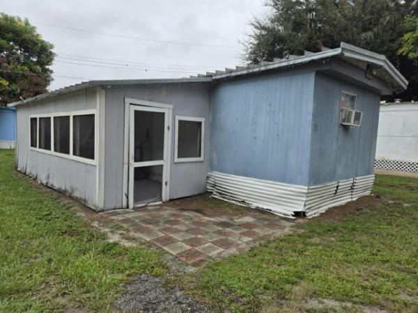 Photo 1 of 2 of home located at 1311 Us 92 W  Lot 140 Auburndale, FL 33823