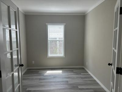 Photo 4 of 14 of home located at 1405 82nd Avenue, Site #38 Vero Beach, FL 32966