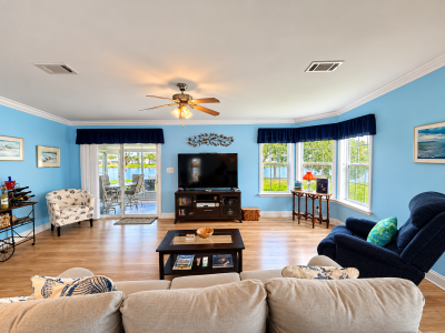 Photo 5 of 32 of home located at 3940 Manatee Club Drive Ruskin, FL 33570
