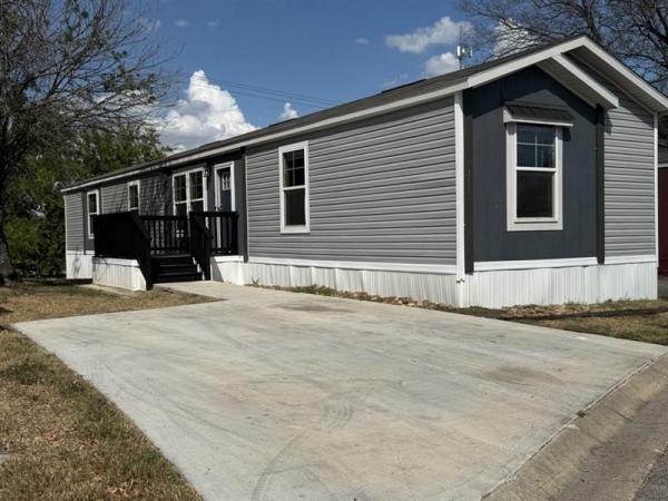 Photo 1 of 2 of home located at 9605 W Us Highway 90 Lot #151 San Antonio, TX 78245
