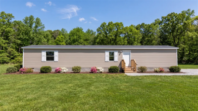 Mobile Home at 233 East St. Caledonia, OH 43314