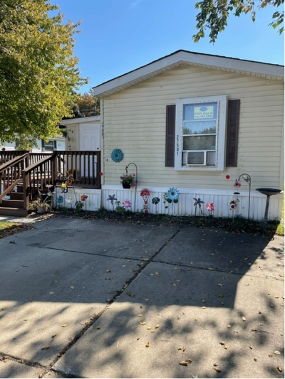 Mobile Home at 27501 Clairet Dr, #690 Romulus, MI 48174