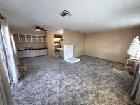 1971 HILLCREST Mobile Home