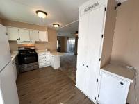 1971 HILLCREST Mobile Home