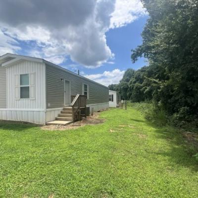 Photo 2 of 32 of home located at 221 Beaver Dam Circle Lavonia, GA 30553