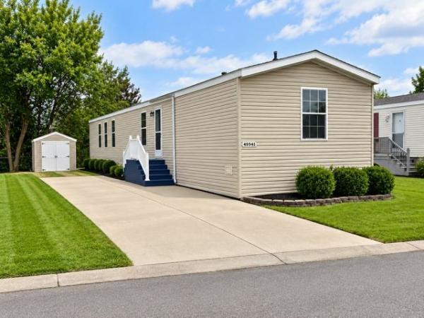 Photo 1 of 2 of home located at 45541 Carousel Drive W., Site #39 Macomb, MI 48044