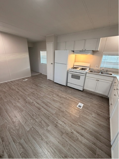 Photo 3 of 9 of home located at 27519 Versailles Ln, #522 Romulus, MI 48174