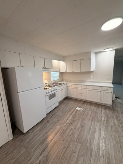 Photo 4 of 9 of home located at 27519 Versailles Ln, #522 Romulus, MI 48174