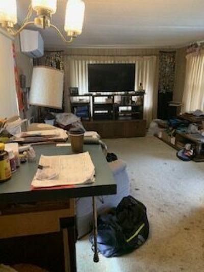 Photo 3 of 8 of home located at 4447 Essex Street SE Salem, OR 97317