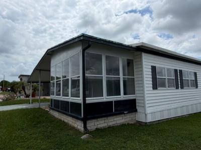 Photo 2 of 22 of home located at 37842 Mission Hills Ave Zephyrhills, FL 33541