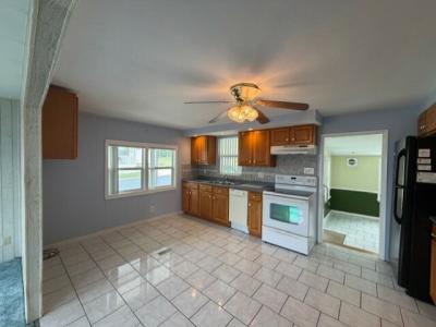 Photo 4 of 22 of home located at 37842 Mission Hills Ave Zephyrhills, FL 33541